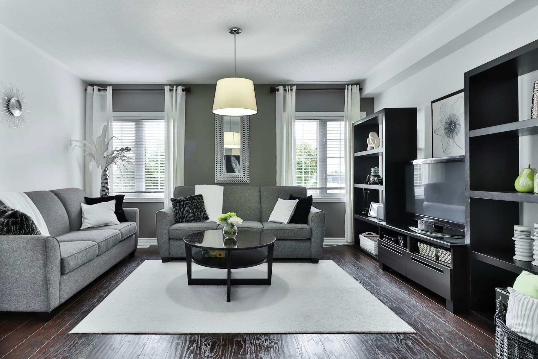 Sunlit Apartment, Home (2)